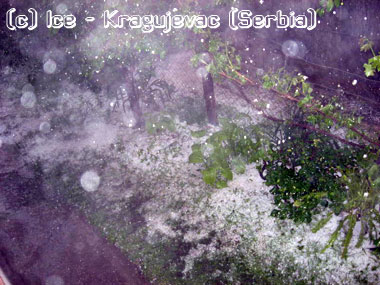 Intensas tormentas de granizo en Serbia, 01-05-09