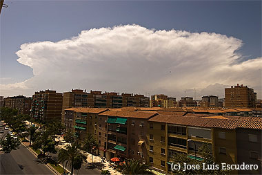 Fuertes tormentas en estos momentos en provincias Málaga y Granada