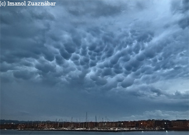 Tarde de tormentas en Barakaldo (Vizcaya)
