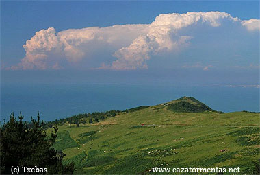 Tormenta duplicante, splitting storm, en Las Landas (Francia).