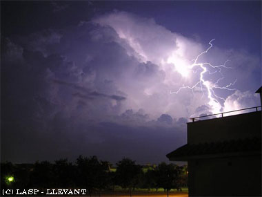 Tremendos arcos eléctricos en tormenta Mallorca