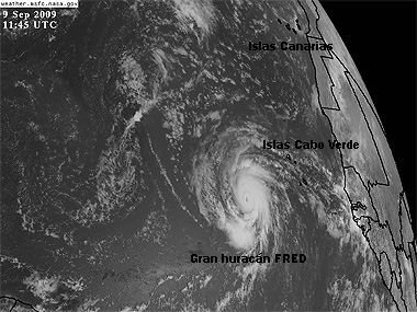 FRED sorprende a los meteorólogos con una rápida intensificación