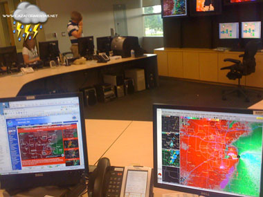 La oleada de tornados en Oklahoma, desde su oficina meteorológica en Norman
