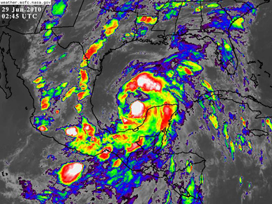 ALEX a punto de convertirse en un poderoso huracán en aguas del GOM