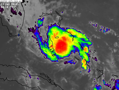 Bonnie impacta en Las Bahamas camino de Florida