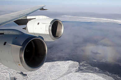 Gloria (Espectro de Brocken) fotografiada desde un DC-8 sobre la Antártida