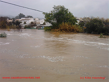 Alcolea, Córdoba, desalojada por el desbordamiento del río Guadalbarbo