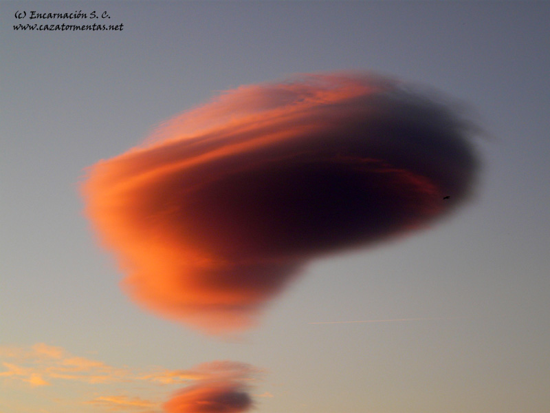 Espectáculo de altocúmulos lenticulares en Salobreña, Costa Tropical granadina