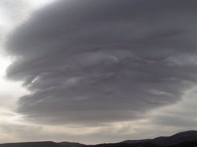 Vídeo time-lapse de una enorme nube lenticular en la Sierra de Gádor