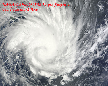 La costa este de Queensland, Australia, mira con preocupación al ciclón tropical YASI