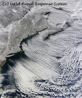 Calles de nubes de invierno sobre el Atlántico Norte