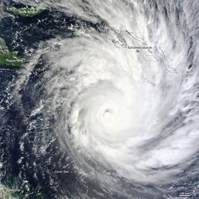 Yasi se debilita a Categoría 2 tras destruir dos ciudades