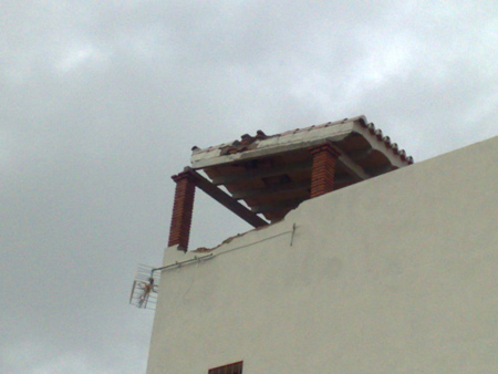 Rayo impactando en una vivienda muy cercana