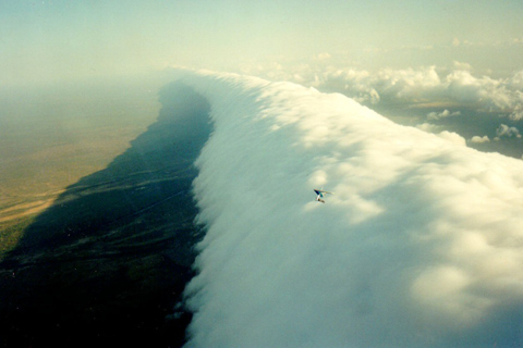 Nube gloria matutina en las costas de Canadá
