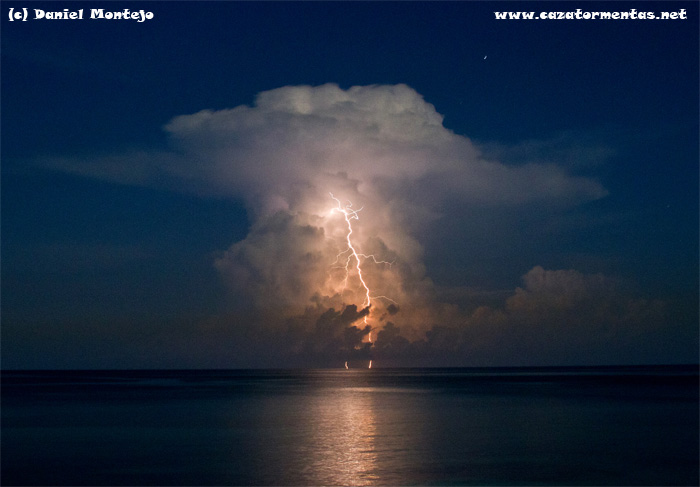Bella tormenta desde Nassau, Bahamas, síntoma de lo que iba a ocurrir días después