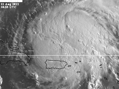 Peligroso IRENE fortaleciéndose y acechando a las Bahamas