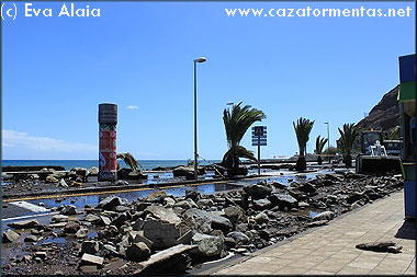La pleamar y mar de fondo del suroeste causa daños de consideración en las Islas Canarias