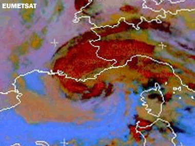 Fortísimos vientos en la Costa Azul francesa a la llegada de la tormenta tropical mediterránea 01M