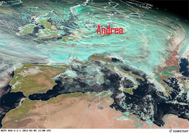 Tormenta de nieve, o blizzard, en los Alpes
