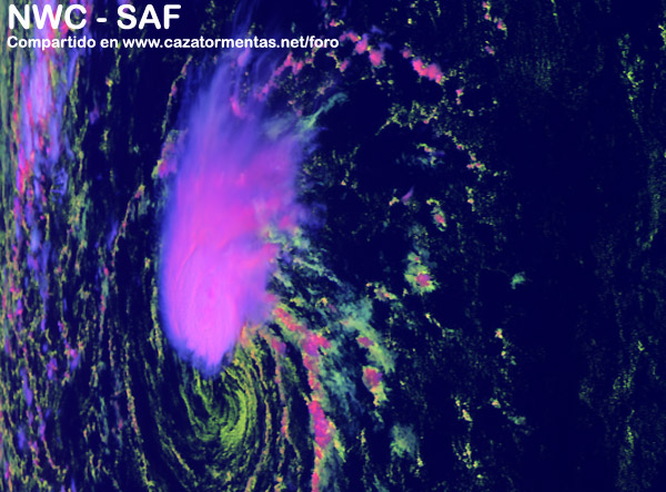 INVEST 92L, ciclón al suroeste de Azores ha mejorado su organización