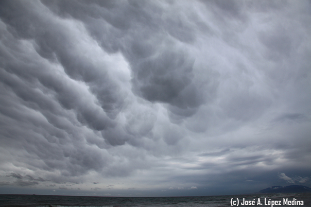 Fotografiando mammatus: los sacos nubosos del cielo