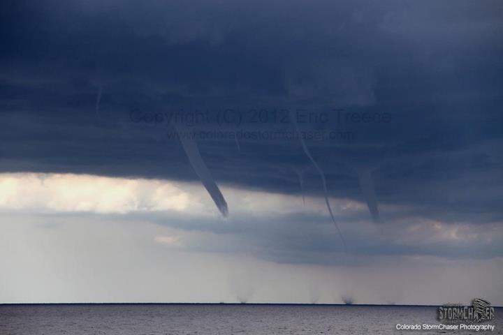 Oleada de trombas marinas en el Lago Michigan (19-08-12)