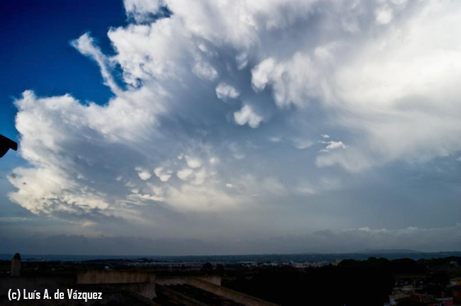 Avistados en las Baleares: Supercélula, tornados y manga marina