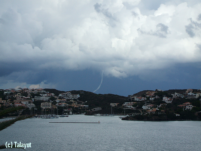 Tromba marina avistada en Es Mercadal, Menorca (23-10-12)