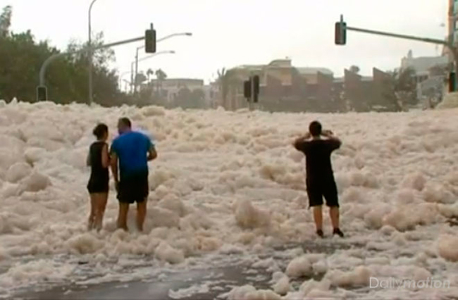 La espuma marina inunda la costa australiana
