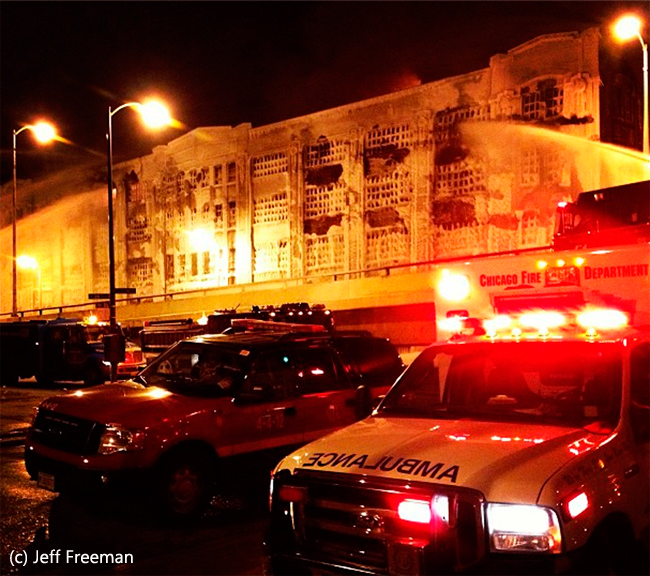 Fuego e hielo al extinguir un incendio en Chicago