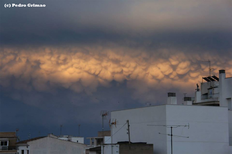 Increíble formación de nubes mammatus en los cielos de Torrevieja, Alicante