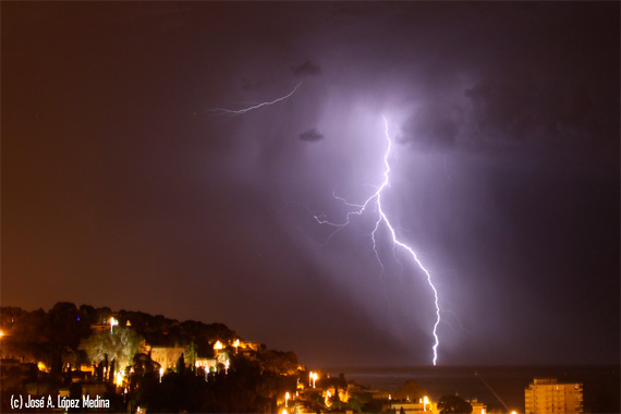Calor infernal, vendaval y tormentas en el sureste andaluz, reventon calido o heat burst