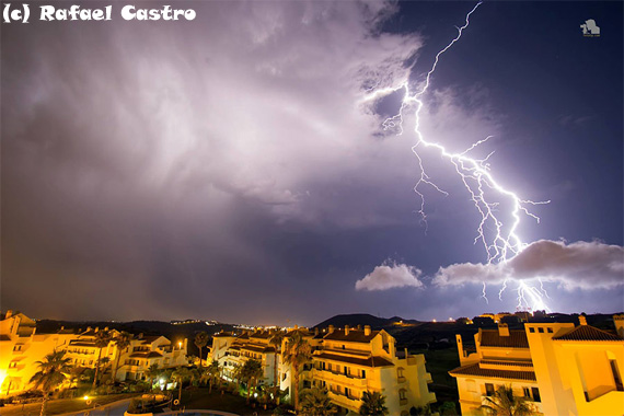 Tercio oriental peninsular con posibilidad de tormentas severas aisladas