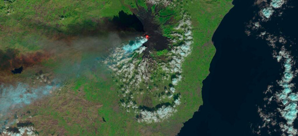 El volcán Etna en erupción captado desde los satélites meteorológicos