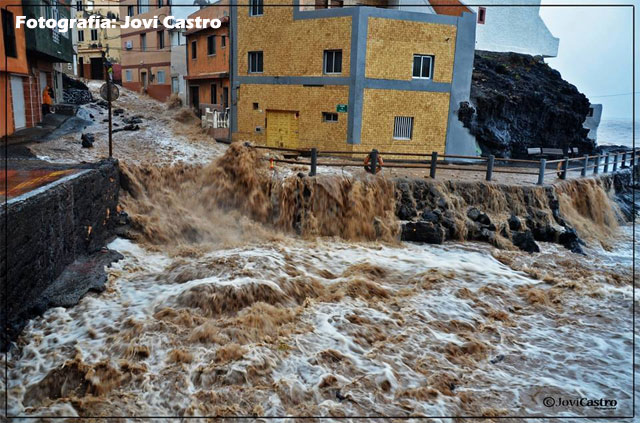 Las tormentas dejan lluvias torrenciales en las islas occidentales de Canarias