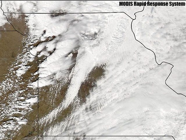 Estremecedor sonido sirenas advertencia tornado ayer en Trenton, Misuri, Estados Unidos