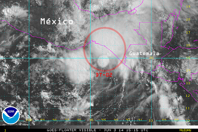 Depresion tropical 02E mantiene en alerta a Mexico y Guatemala por lluvias torrenciales