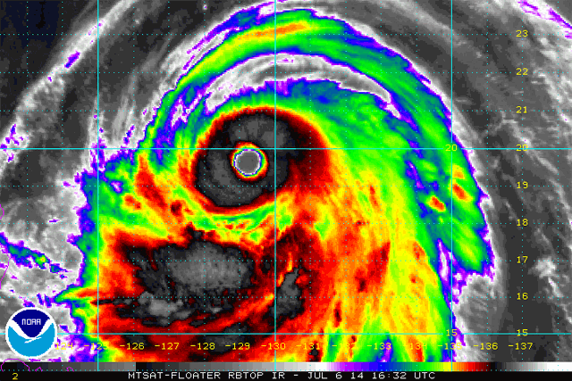 Extremadamente peligroso super tifon Neoguri rumbo Okinawa, Japon