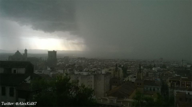 Tormenta apocaliptica en Granada capital y alrededores