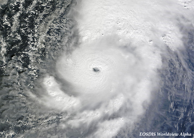 Inusual super tormenta ciclonica Nilofar en el Mar Arabigo