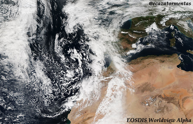 Descarga fria Canarias y polvo sahariano Andalucia, a vista de satelite