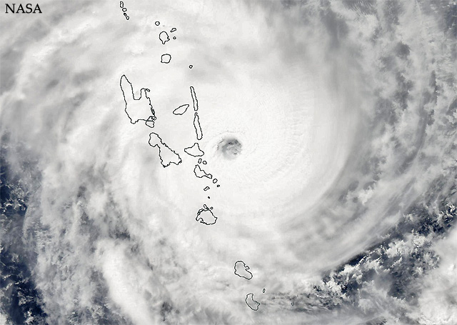 Ciclon tropical severo Pam hace impacto directo en Vanuatu, Pacifico Suroeste