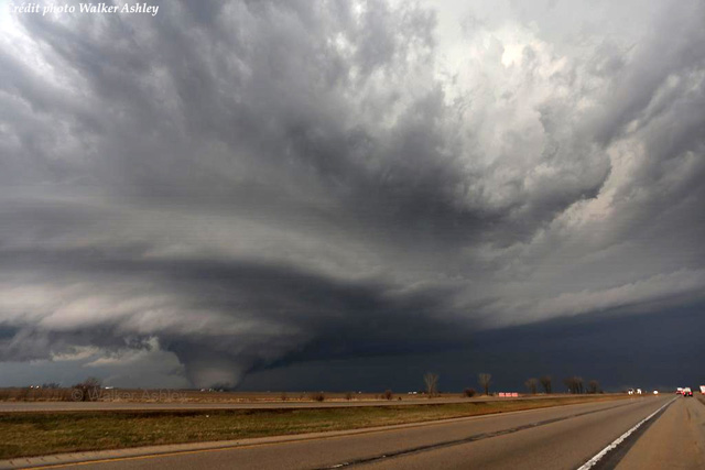 Tornado EF4 en Rochelle, Illinois, EEUU, el mas fuerte de la temporada 2015
