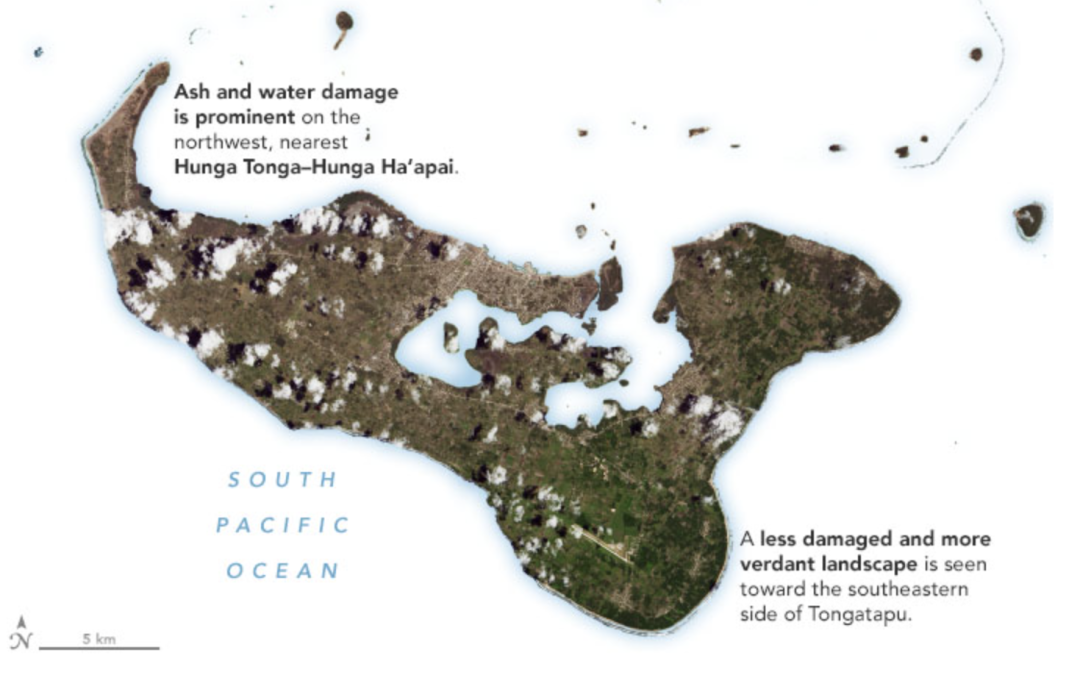 La isla Tongatapu, a vista de satélite tras la erupción del volcán
