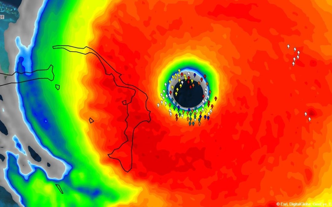 Rayos en los ciclones tropicales