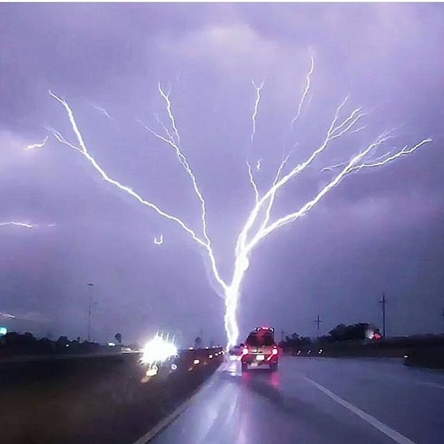 Rayo paraguas o rayo ramificado tierra a nube, Oklahoma City, USA