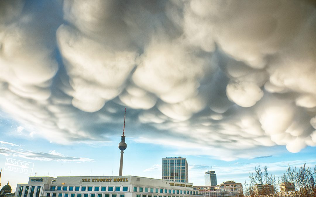 Enormes nubes mammatus en el cielo de Berlín