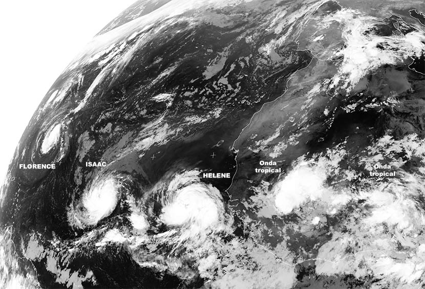 Los ciclones tropicales se acercan a tierra